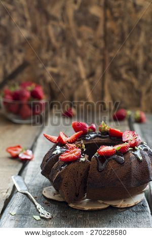 Traditional Chocolate Gugelhupf With Strawberry. Brownie Cake. Chocolate Kex. German Baked Goods. Au