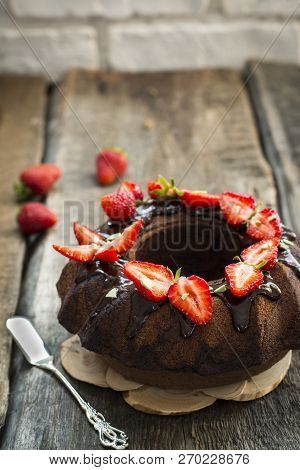Traditional Chocolate Gugelhupf With Strawberry. Brownie Cake. Chocolate Kex. German Baked Goods. Au
