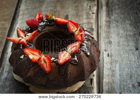 Traditional Chocolate Gugelhupf With Strawberry. Brownie Cake. Chocolate Kex. German Baked Goods. Au