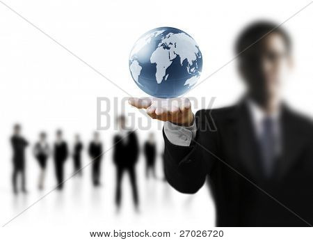 a kezében a Föld gömb