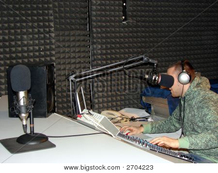 DJ