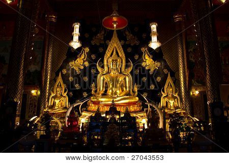 Il buddha nel wat nearamit vipusana Loei, Thailandia