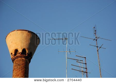 Chimenea con antenas