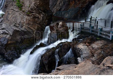 Hogenakkal Falls In Tamilnadu Dharmapuri District Indiatamilnadu