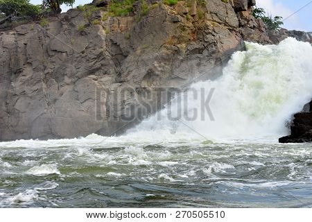 Amazing Waterfalls In Hogenakkal Tamilnadu Dharmapuri District India