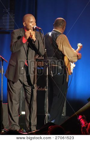 MARCIAC, Francia - 14 de agosto: Maceo Parker saxo jugador y cantante vivo representación teatralMa