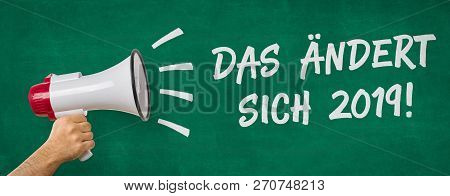 A Man Holding A Megaphone - Das Aendert Sich 2019  - Changes Coming In 2019 In German