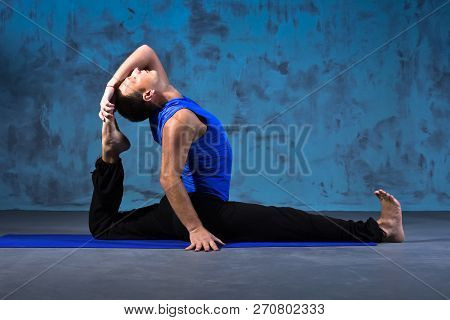 Man Doing The Pose Of Yoga Eka Pada Rajakapo Hanumanasana