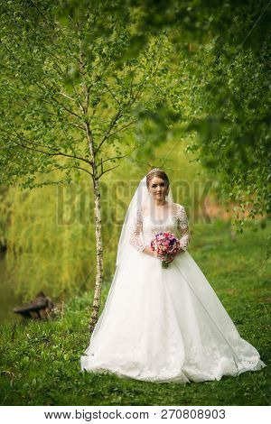 Beautiful Bride In Pakr On The Wedding Day