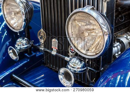 Wroclaw, Poland - Sep 01, 2018: Frontlights And Radiator Of Old Exclusive Luxury Rolls-royce Vintage