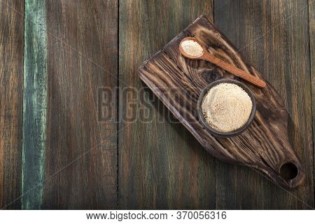 Organic Maca Powder - Lepidium Meyenii. Wood Background