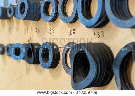 Different Sizes Piping Flange Paronite Gasket For Use In The Power, Oil And Gas Industry.