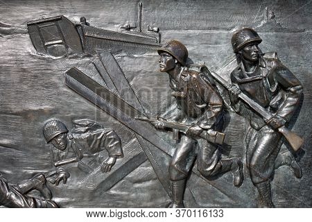 Washington, D.c., Usa - November 11, 2017: Bronze Bas-relief, Showing Beach Landing During The Allie
