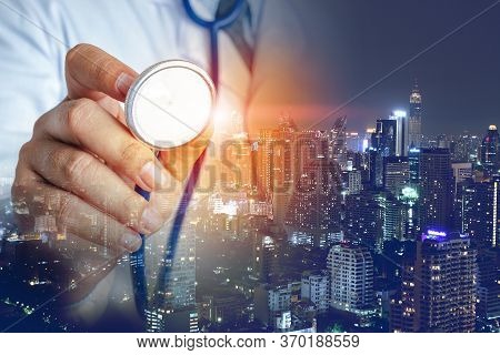 Doctors Use Stethoscope To Check Their Health In Big Cities. Many People Are At Risk Of Spreading Co