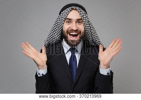Surprised Young Bearded Arabian Muslim Businessman In Keffiyeh Kafiya Ring Igal Agal Classic Black S