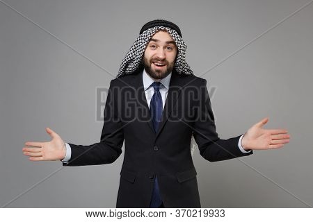 Perplexed Young Bearded Arabian Muslim Businessman In Keffiyeh Kafiya Ring Igal Agal Classic Black S