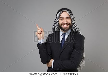 Smiling Bearded Arabian Muslim Businessman In Keffiyeh Kafiya Ring Igal Agal Classic Black Suit Isol