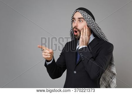 Shocked Bearded Arabian Muslim Businessman In Keffiyeh Kafiya Ring Igal Agal Classic Black Suit Shir