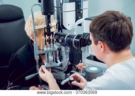 Consultation With An Ophthalmologist. Medical Equipment. Coreometry.