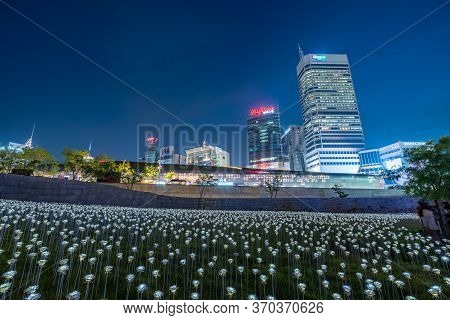 Seoul, South Korea - Jun 29, 2018 : Led Rose Field At Dongdaemun Design Plaza (ddp) And City Skyline