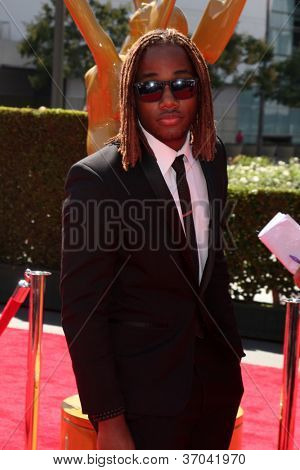 LOS ANGELES - 15 SEP: Leon Thomas III llega en el horario estelar creativo Emmys 2012 en Nokia Theate