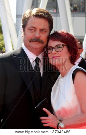 LOS ANGELES - szeptember 15: Nick Offerman, Megan Mullally megérkezik a főműsoridőben kreatív Emmy 2012 egy