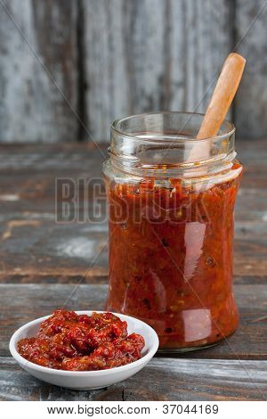 Ajvar, chutné pečené papriky a lilek misky
