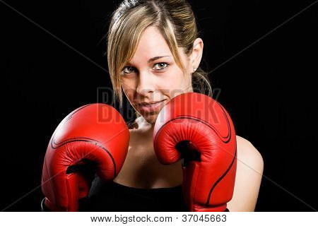Retrato de jovem bela boxer feminino