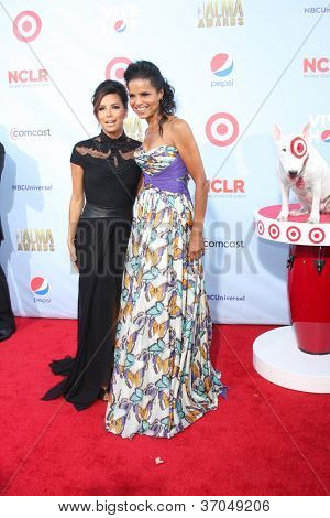 ลอสแองเจลิส - SEP 16: Eva Longoia, Victoria Rowell มาที่รางวัลอัลม่า 2012 ที่ Civi พาซาดีนา