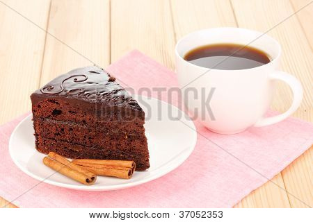 Çikolata sacher kek ahşap tablo