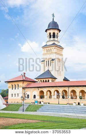 Sant'Andreas katedralen byggdes mellan 1921-1922. och markera stora unionen av rumänska männis