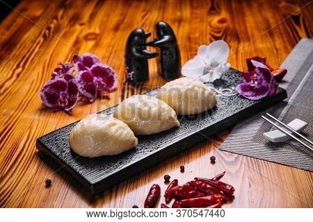Korean Steamed Pjan-se Pigodi Pies With Cabbage And Meat , Horizontal