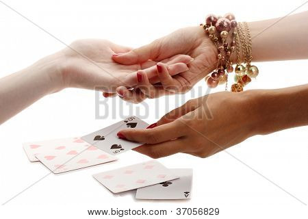 Lesen Sie die Linien-Hand in eine Frau Hände isolated on white