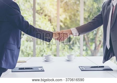 Team Business Partners Shaking Hands Together To Greeting Start Up New Project. Shakehand Teamwork P