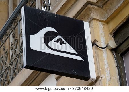 Bordeaux , Aquitaine / France - 05 12 2020 : Quiksilver Sign Shop Store With Black Logo On Building 