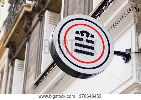 Bordeaux , Aquitaine / France - 05 12 2020 : Serge Blanco Sign Logo Classic Sport Rugby Fashion Shir