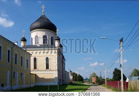 Village Novyy Byt, Chekhov District, Russia - September, 2019: The Monastery Of The Ascension Of Dav