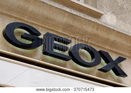 Bordeaux , Aquitaine / France - 05 05 2020 : Geox Shoes Store Text Shop Logo For Italian Clothing