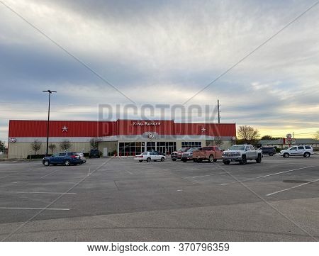 Seguin, Tx/usa - 2/24/20:  The Exterior Of A King Ranger Movie Theatre In Seguin, Tx.