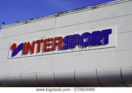 Bordeaux , Aquitaine / France - 01 22 2020 : Intersport Sporty Store Sign Retail Logo Brand  Signage