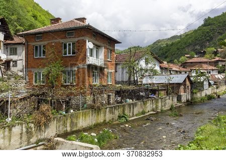Pirin, Bulgaria -  May 2, 2014: Old Houses In Village Of Pirin, Blagoevgrad Region, Bulgaria