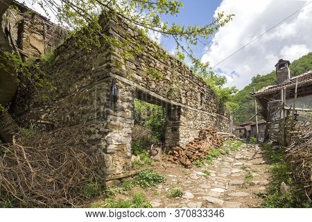 Pirin, Bulgaria -  May 2, 2014: Old Houses From The Nineteenth Century In Village Of Pirin, Blagoevg