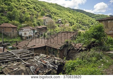 Pirin, Bulgaria -  May 2, 2014: Old Houses From The Nineteenth Century In Village Of Pirin, Blagoevg