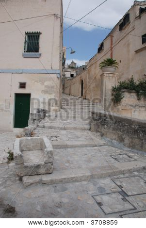 Karjan aallonpohjasta Caveoso Sassi Matera