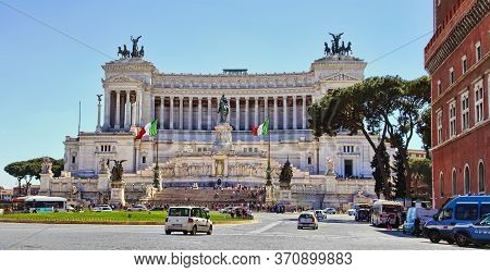Rome, Italy - Apri 11, 2018: Piazza Venezia And Monumento Nazionale A Vittorio Emanuele Ii Or 