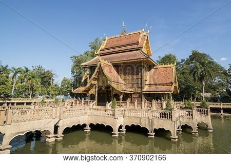 Thailand Chiang Saen Wat Phra That Pha Ngao