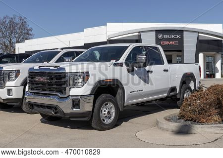 Lafayette - Circa February 2023: Gmc Sierra 2500hd Display At A Dealership. Gmc Offers The Sierra 25
