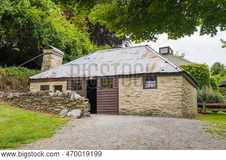 Arrowtown, Otago, New Zealand - 20th December 2022: Ah Lum's Store In The Chinese Gold Mining Settle