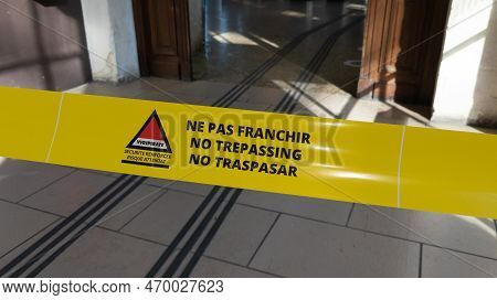 Bordeaux , Aquitaine  France - 30 01 2023 : Plan Vigipirate No Trepassing French Logo Brand And Text