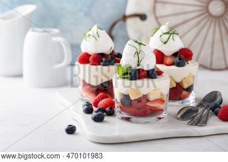 Berry Pound Cake Trifle With Cream Cheese Mousse And Whipped Cream
